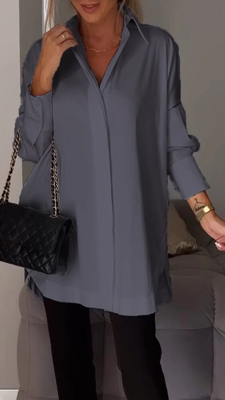 Modern women's oversized top with an elegant collar, a relaxed fit and long sleeves for daily wear.