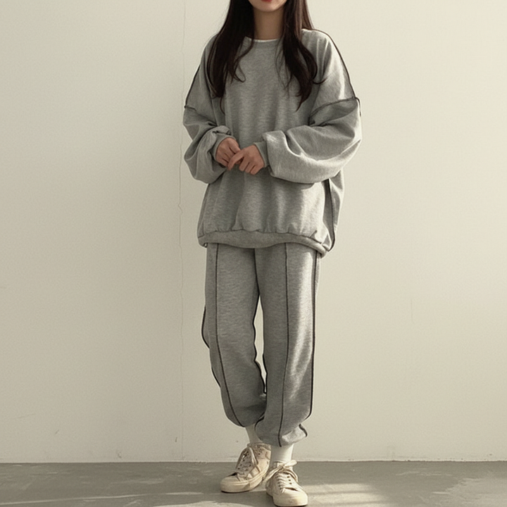 Stylish women's oversized lounge suit in a modern design, perfect for home or casual outings