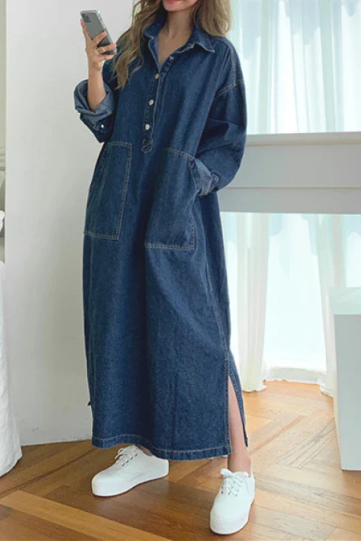 Long women's denim maxi shirt dress, oversized and comfortable with pockets, a trendy casual look.