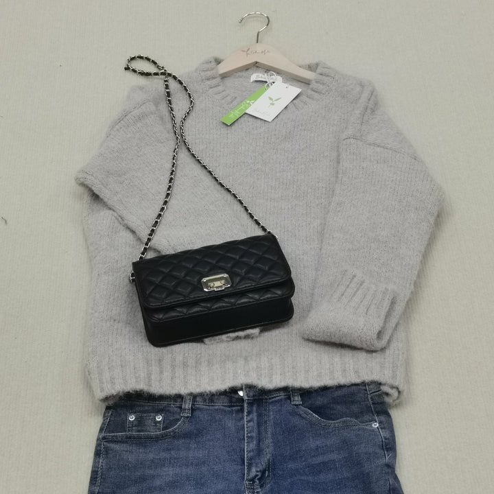 Relaxed fit women's oversized knit sweater. Perfect for cozy autumn comfort, style, and everyday wear.