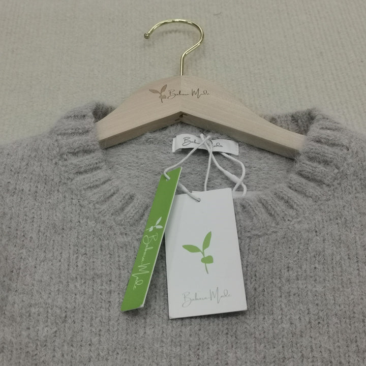 Women's warm oversized knit sweater, a comfortable autumn fashion staple for casual & trendy style.