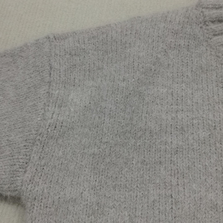 Trendy women's oversized knit sweater. Experience autumn comfort and stylish casual wear with this soft top.