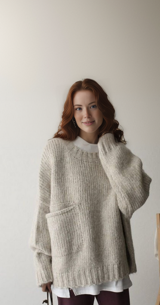 Women's chic oversized knit sweater, offering cozy autumn comfort & a versatile look for casual settings.