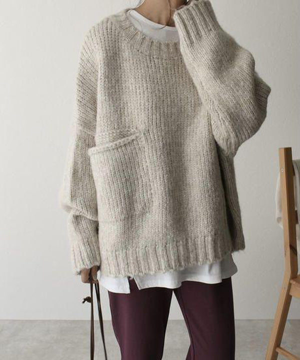 Trendy oversized knit sweater for women. A comfortable autumn fashion essential for daily cozy wear.