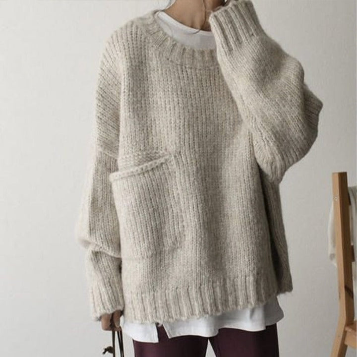 Elegant oversized knit sweater for women, offering supreme autumn comfort & a chic, relaxed fit.