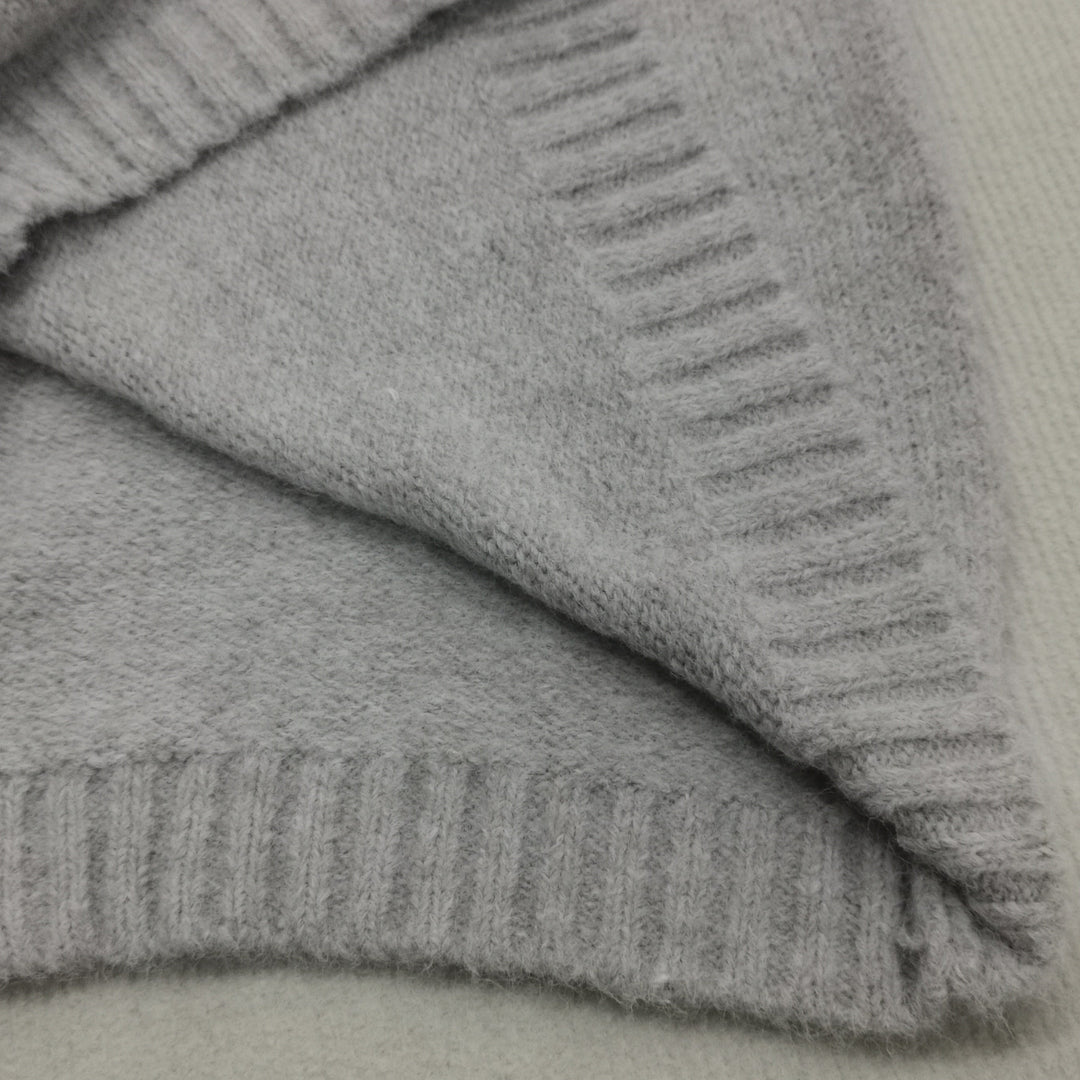 Oversized knit sweater for women, designed for cozy autumn comfort, warmth, and casual winter essentials.