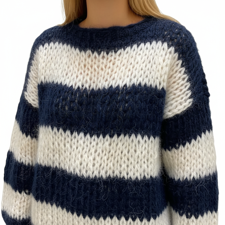 Lara women's patterned oversized knit sweater, a stylish and cozy winter essential for her.