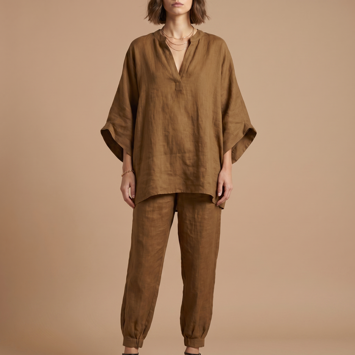 Casual women's linen blend batwing sleeve top, versatile for beach or everyday style.