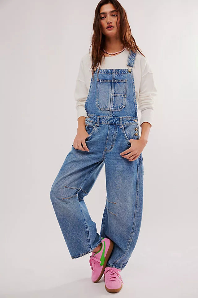 Stylish women's oversized jumpsuit featuring a relaxed fit, adjustable straps, and functional utility pockets.