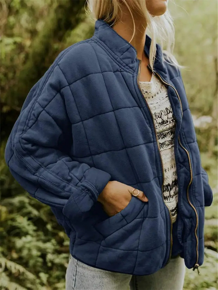 Oversized padded jacket for women, a key piece for transitional seasons.