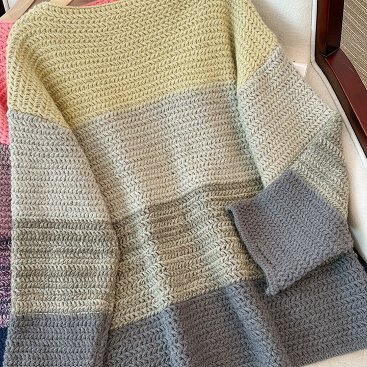 Casual women's loose fit knitted sweater, perfect winter wear