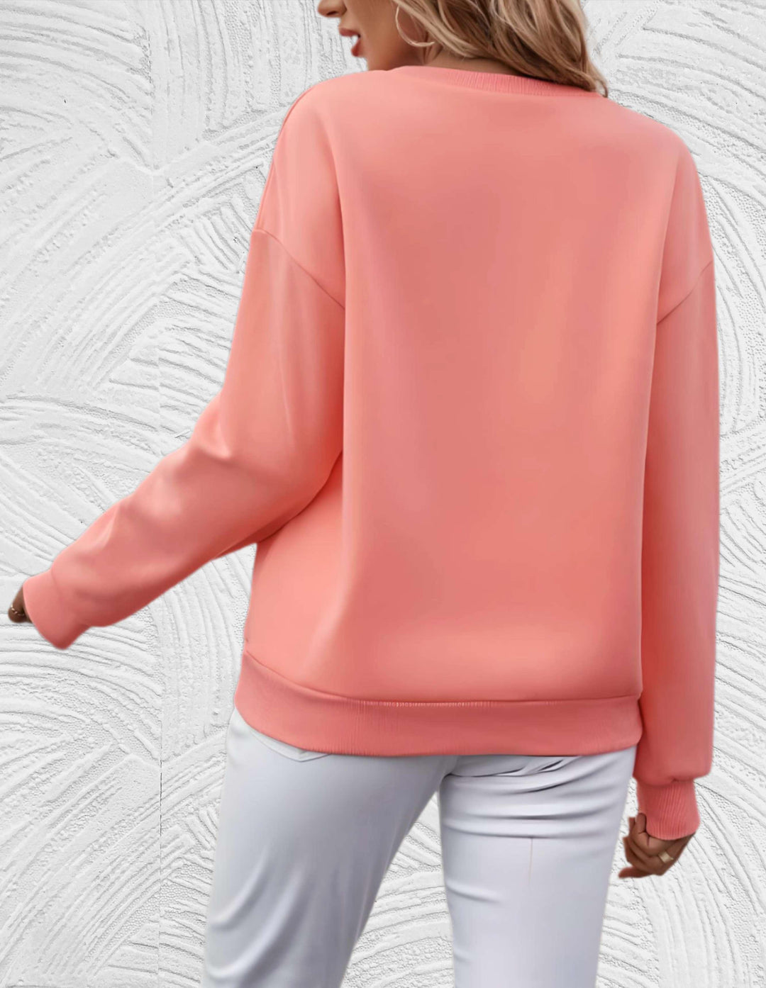 Casual oversized women's round neck sweater, comfortable top for everyday wear and relaxed style.