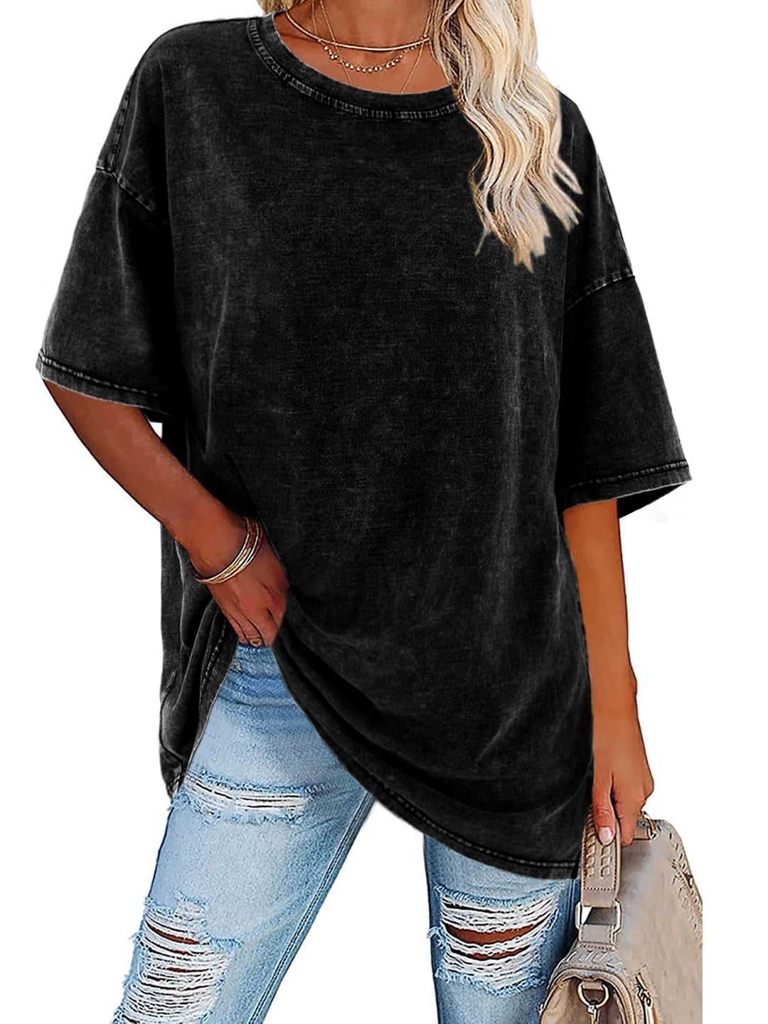 Women's oversized shirt, relaxed fit, perfect for summer comfort. Casual long-sleeve button-down.
