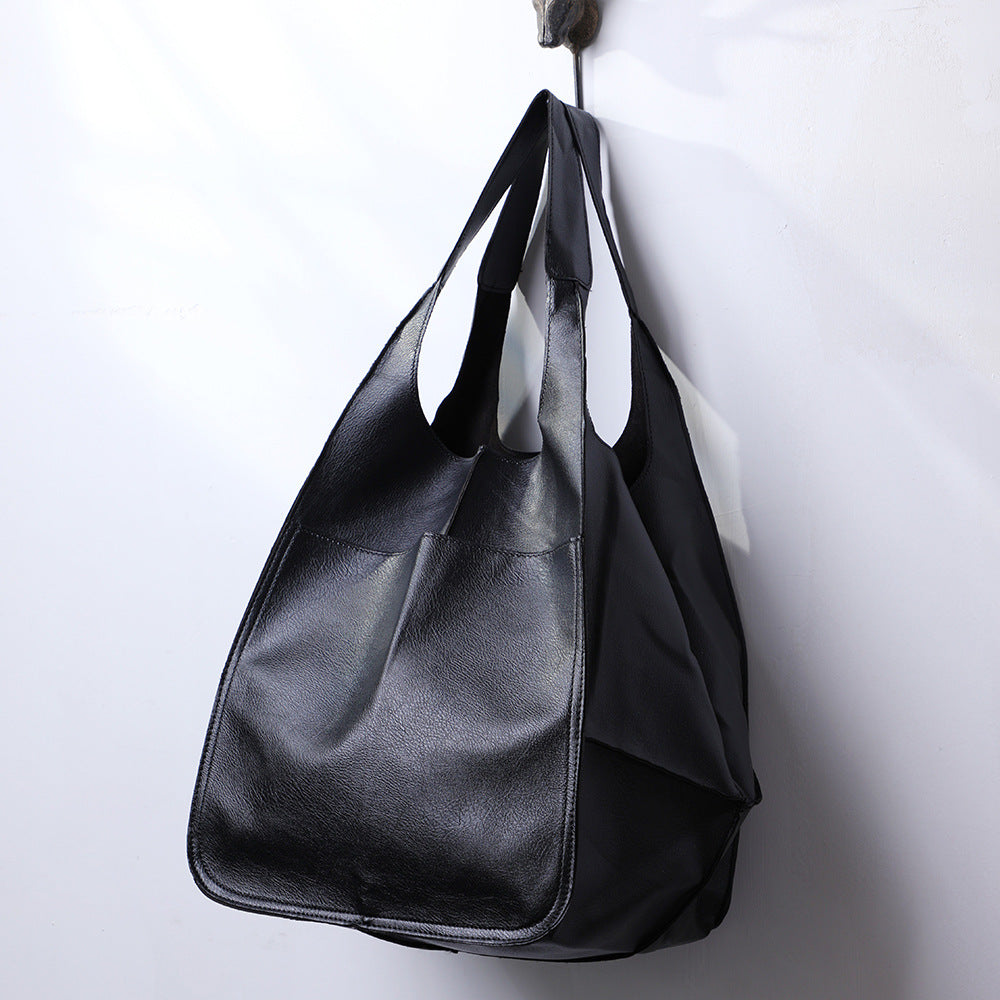Comfortable oversized shoulder bag for women, a spacious fashion statement for any outfit.