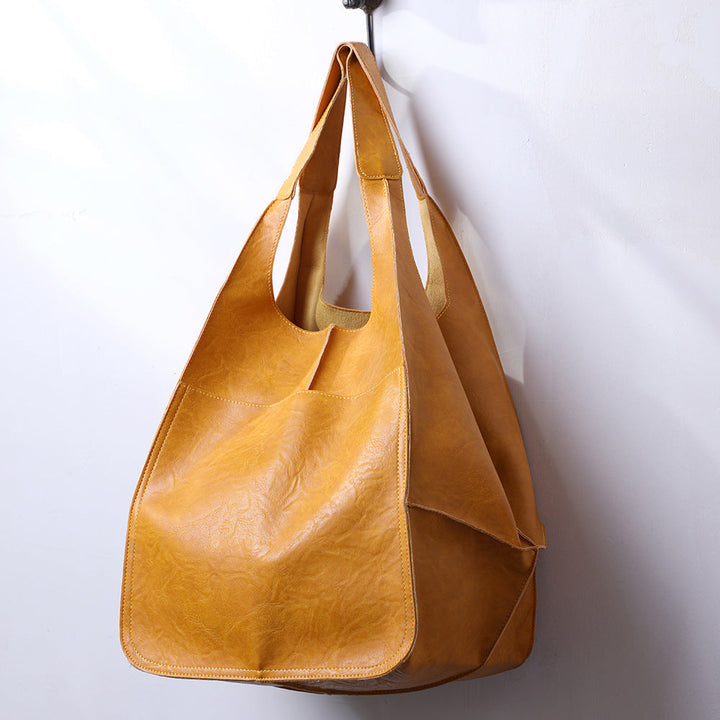 Versatile women's everyday bag, oversized shoulder style, essential for busy lifestyles.