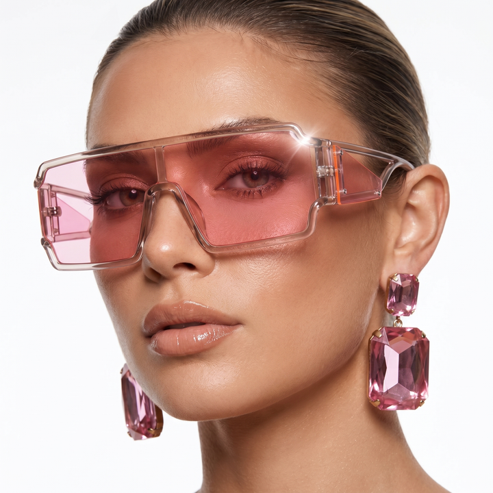 Chic women's oversized square sunglasses, retro style, with UV400 anti-reflective gradient lenses.