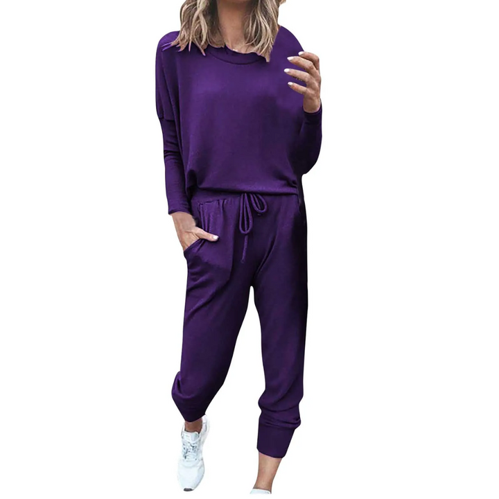 Cozy Velana women's oversized tracksuit, ideal loungewear & comfort set in a trendy, relaxed fit.