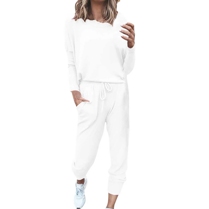 Stylish Velana two-piece oversized tracksuit for women, offering casual wear & everyday fashion.