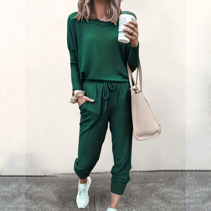 Velana women's oversized tracksuit, showcasing its relaxed fit & ultimate comfort for loungewear.