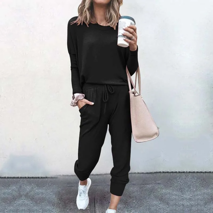 Chic Velana oversized tracksuit for women, a versatile comfort set for trendy everyday style.
