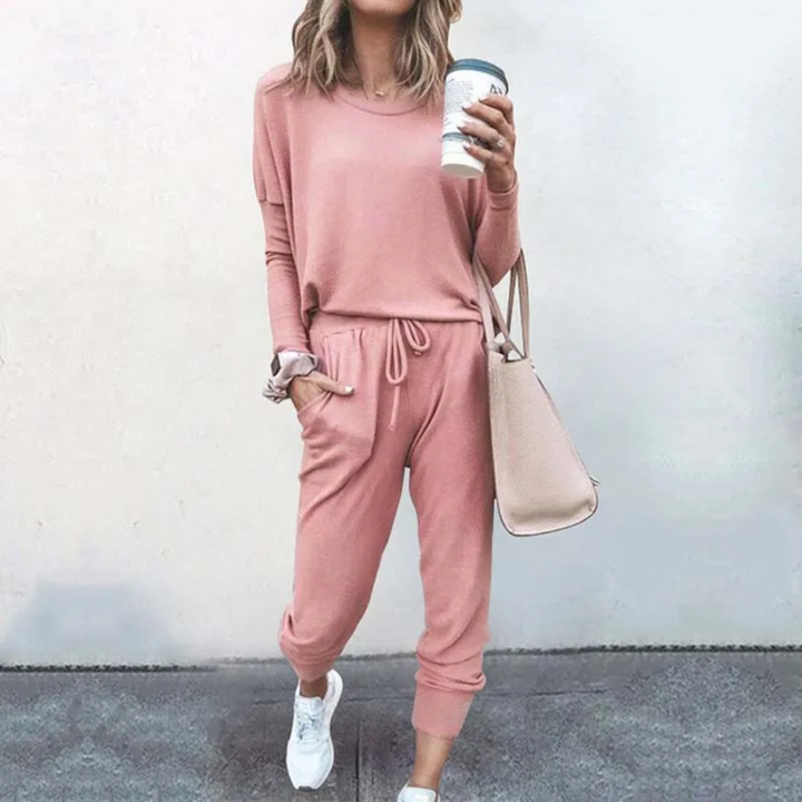 Velana women's oversized tracksuit bottoms, comfortable joggers in a relaxed fit for athleisure & casual wear.