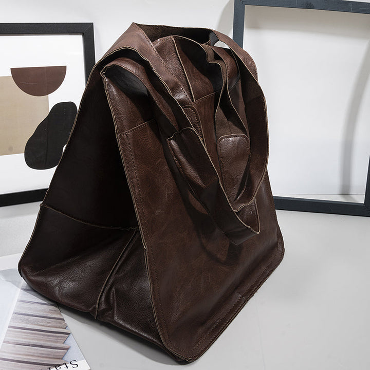 Chic black oversized weekend bag for women, versatile and roomy shoulder bag.