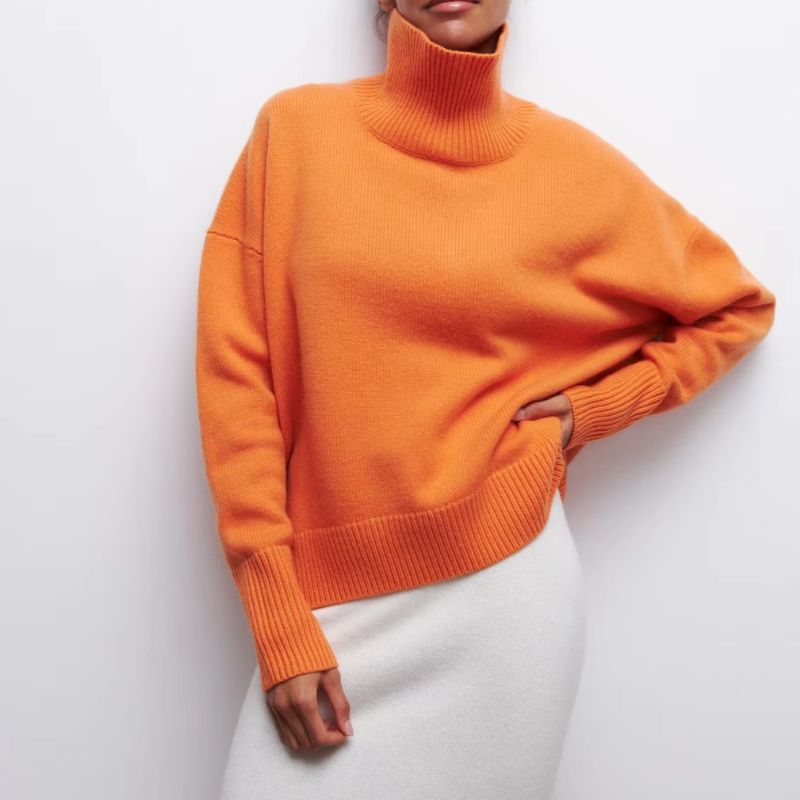 Warm women's oversized turtleneck, essential casual comfort for cold weather days.