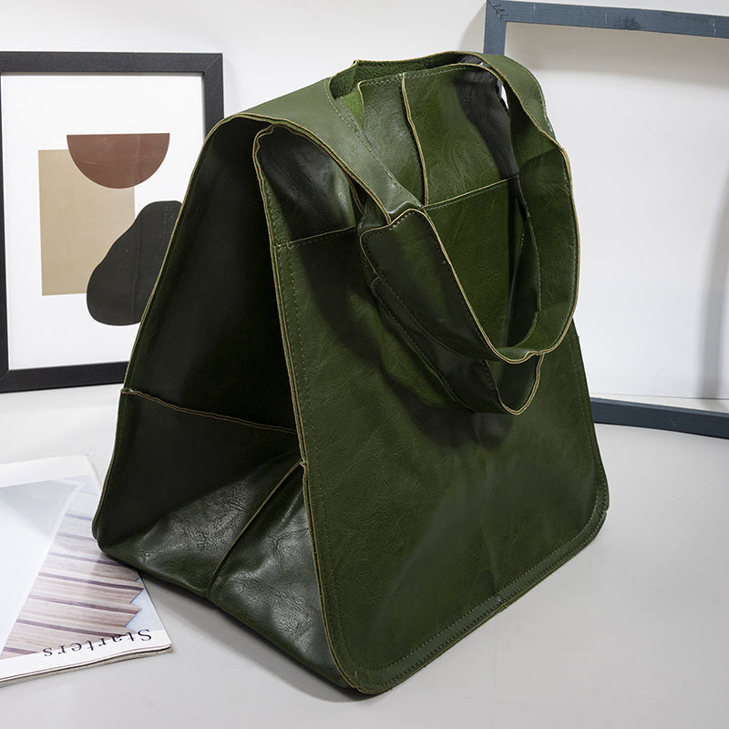 Fashionable women's oversized vintage leather shoulder bag, a genuine leather handbag for everyday carry.