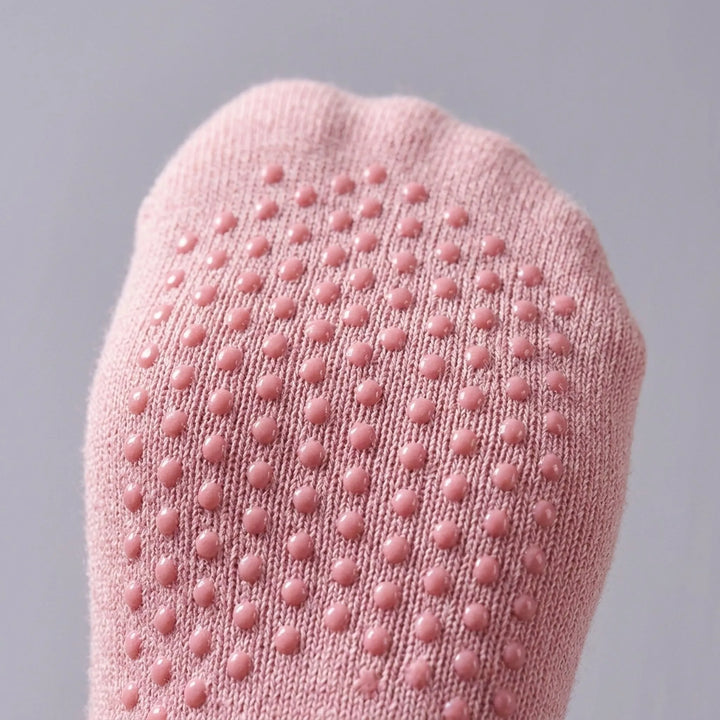 Fitness women's non-slip workout socks in pink, featuring enhanced grip for stability in studio, yoga, barre.