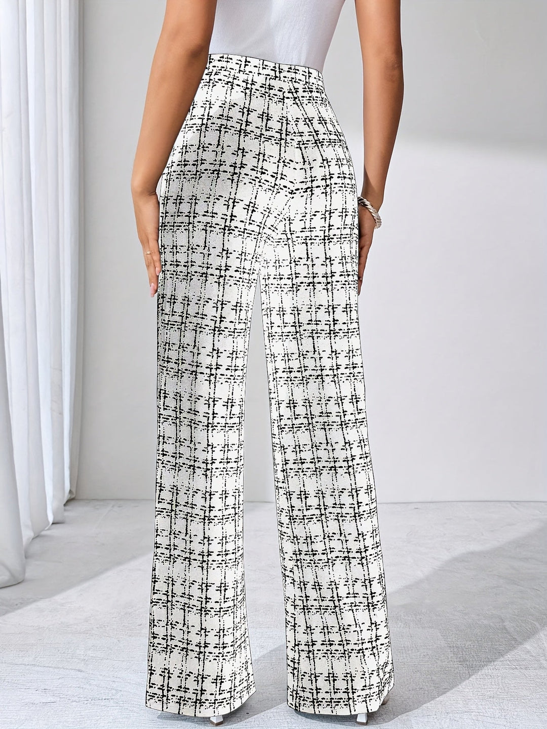Women's elegant plaid flare pants, high-waisted with a comfortable stretch fit.