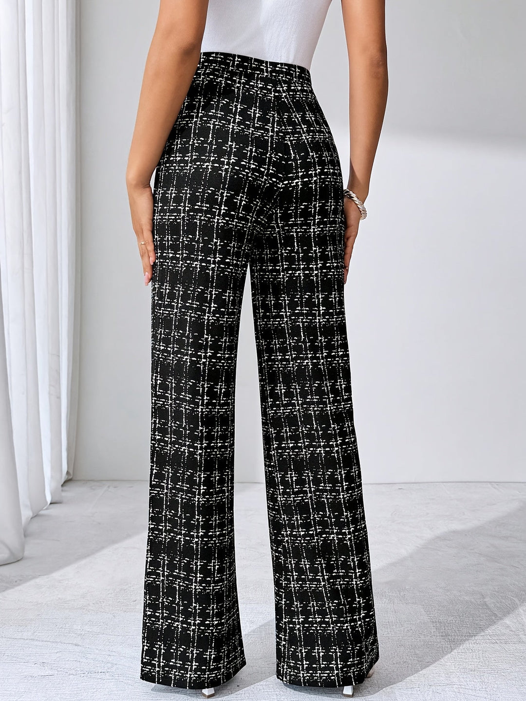 Stylish women's high-waisted plaid flare pants, comfortable stretch knit design.
