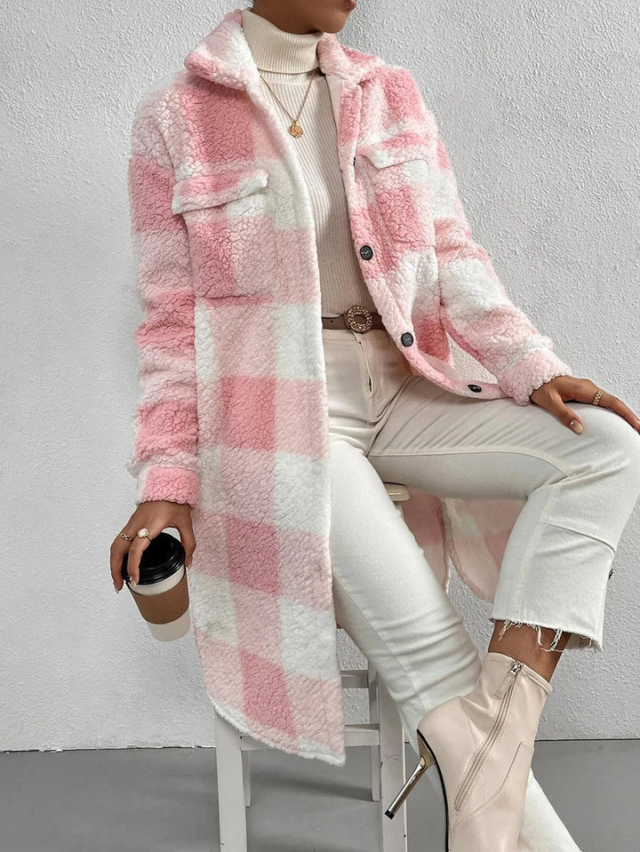 Stylish women's plaid jacket, a cozy longline design for casual fall fashion and warmth.