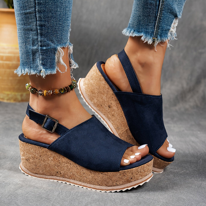 Comfortable women's platform buckle sandals, ideal for everyday casual chic summer wear.