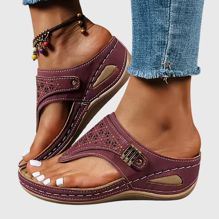 Everyday wear women's platform sandals, ankle strap for comfort, fashionable chunky heel for summer.