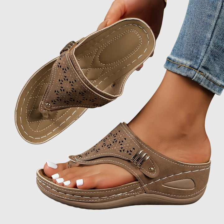 Summer women's platform sandals, ankle strap & chunky heel, providing all-day comfort for any occasion.