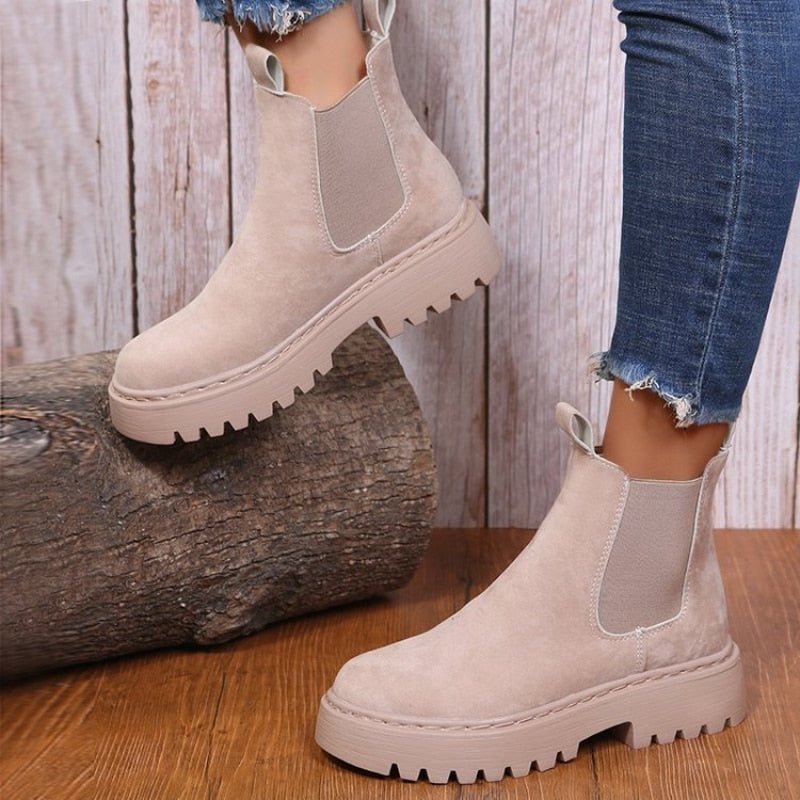 Trendy women's platform Chelsea ankle boots, slip-on design, perfect for streetwear & versatile casual outfits.