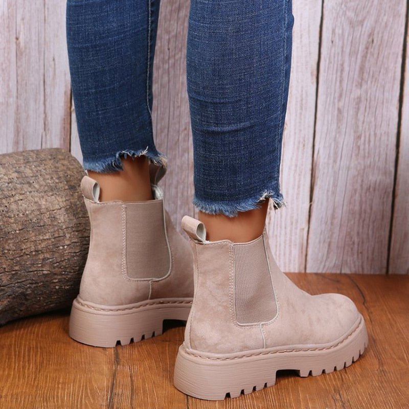 Stylish women's platform Chelsea boots, featuring elastic goring & chunky sole. Ideal fashion boots for everyday wear.