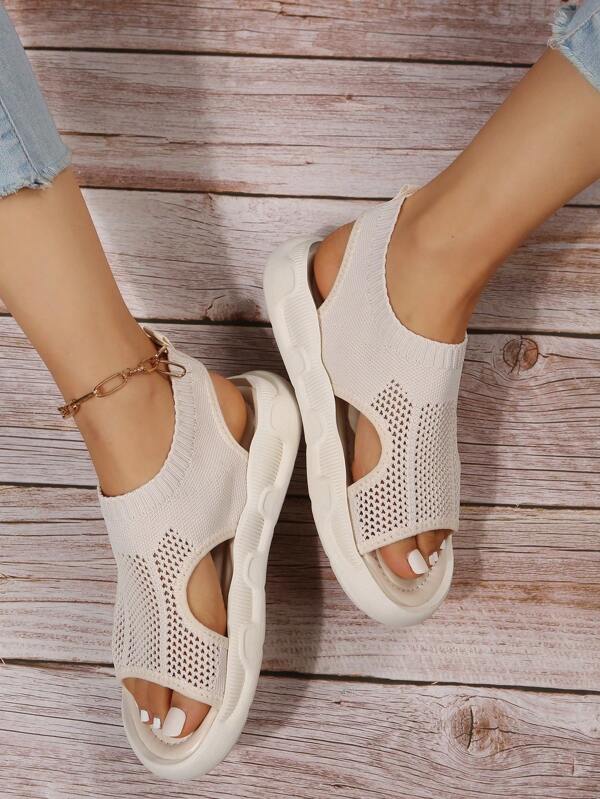 Open toe women's platform sandals, lightweight for comfortable casual walking & everyday wear.