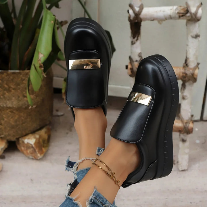 Fashion sneakers for women, offering orthopedic support & a chic platform design.
