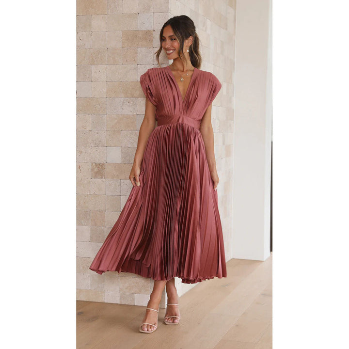 Versatile women's midi dress, V-neck and pleats, excellent for casual or elegant occasions.