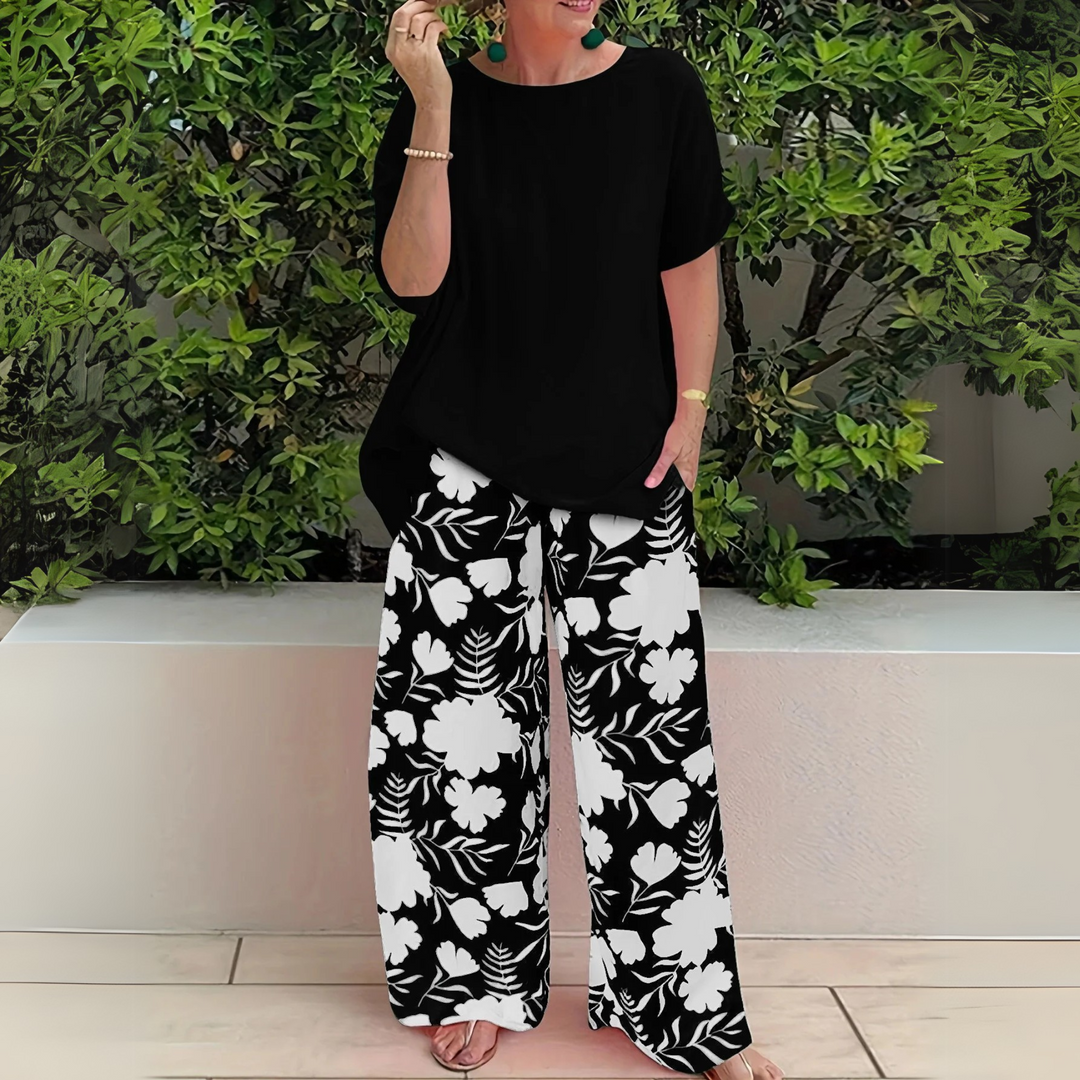 Stylish plus size floral matching set featuring a loose-fit top and flowing wide-leg pants for women.