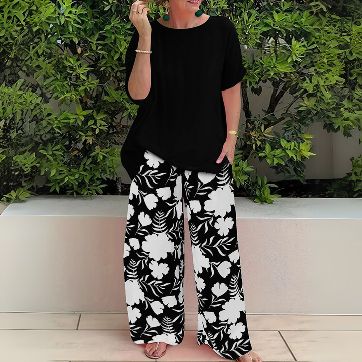 Stylish plus size floral matching set featuring a loose-fit top and flowing wide-leg pants for women.