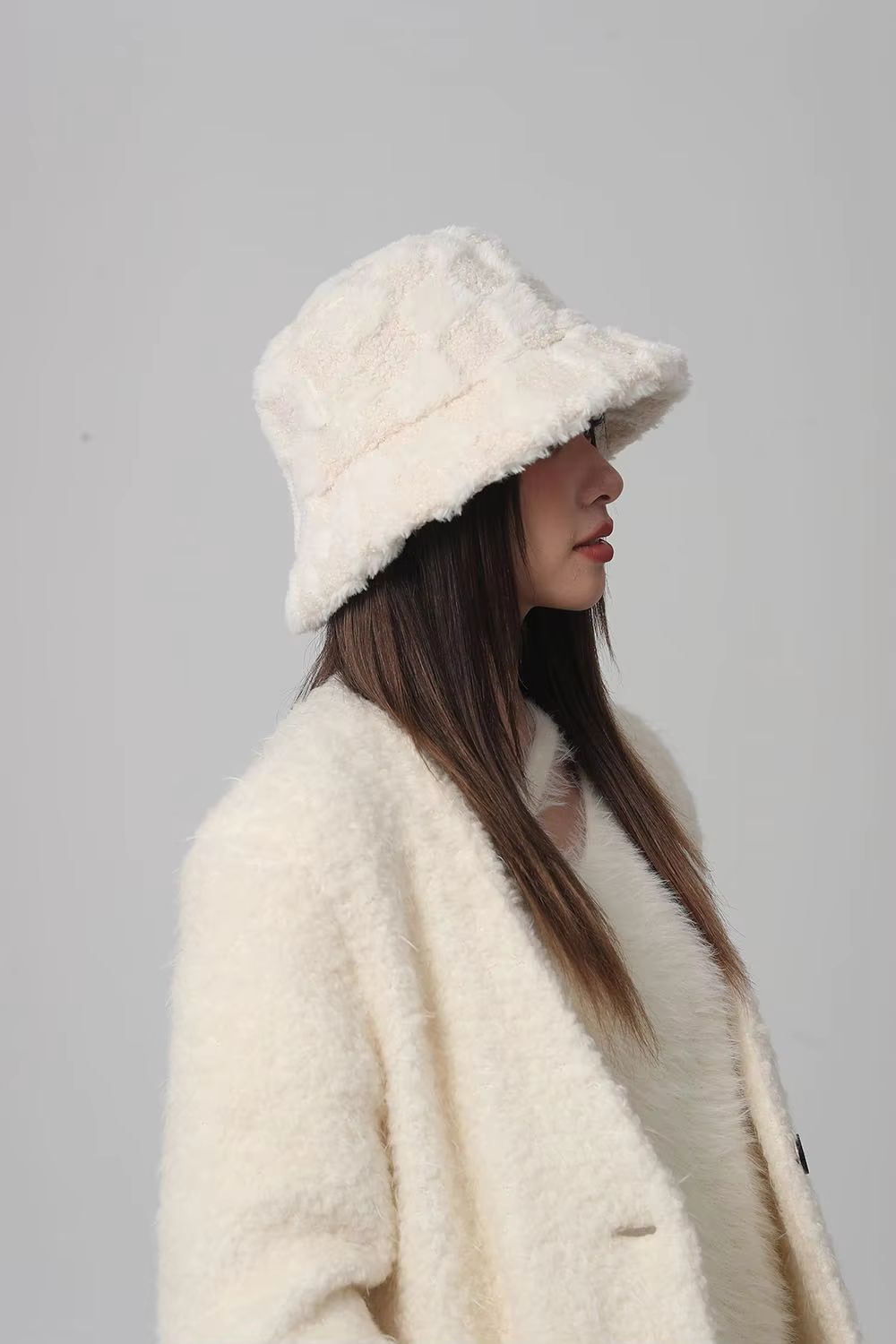 Women's fashionable plush checkerboard bucket hat, a must-have warm winter accessory.