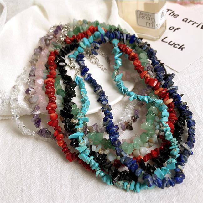 Adjustable polished crystal pendant necklace, natural stone, women's daily elegance.