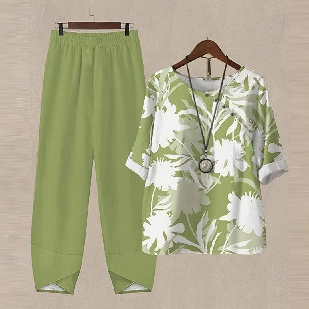 Elegant women's printed two-piece set, featuring a stylish blouse and pants for a sophisticated summer outfit.