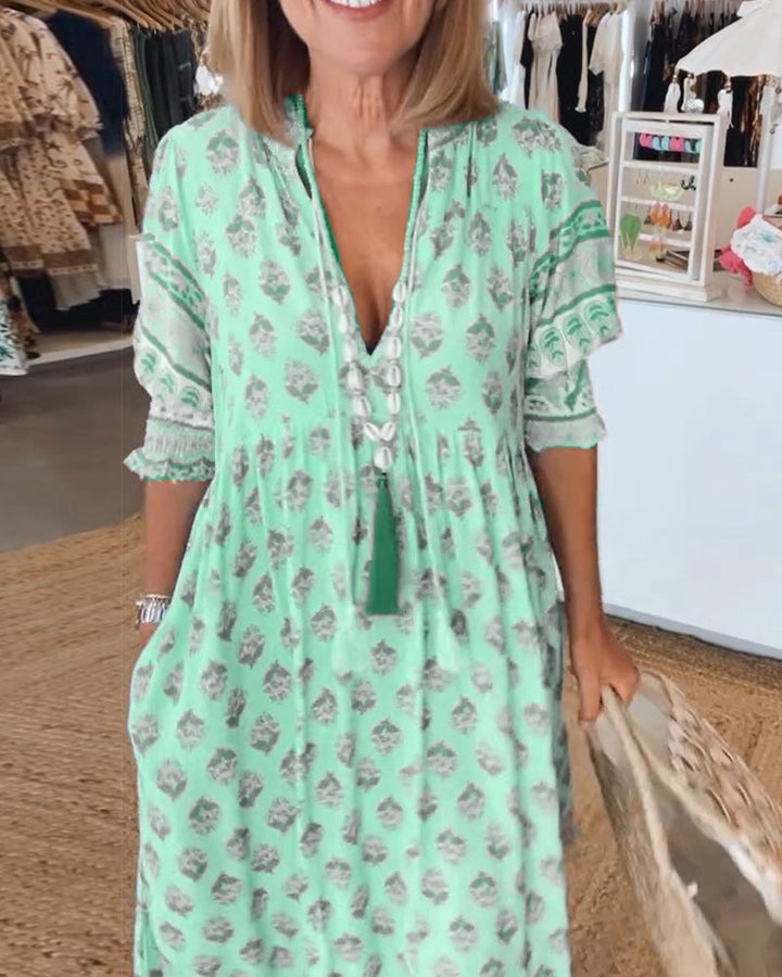 Versatile women's printed midi dress, suitable for casual summer outings or elegant everyday style. Pockets.