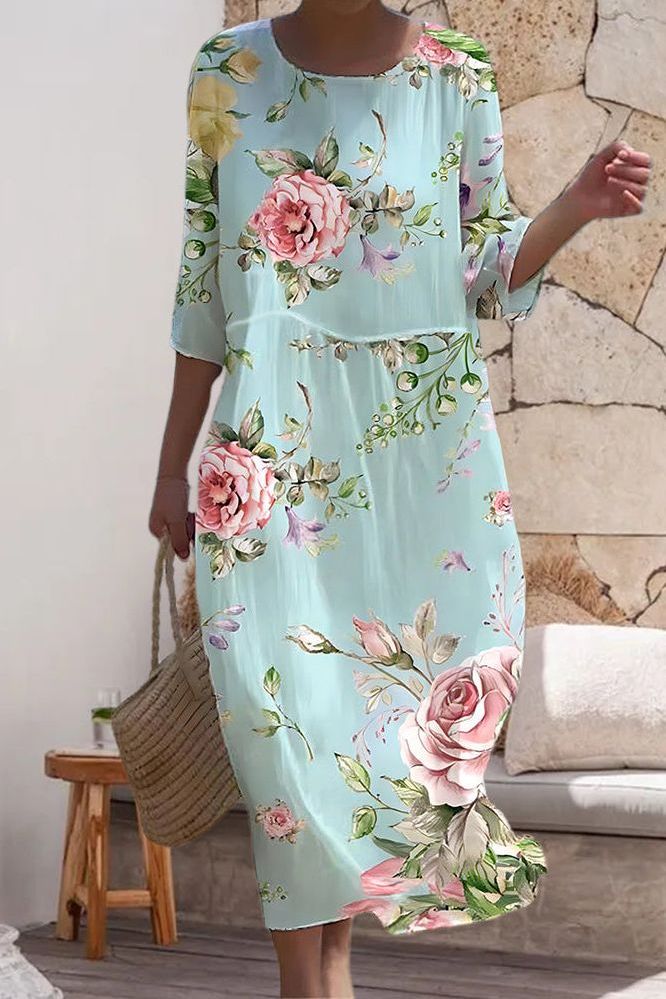 Comfortable women's midi dress featuring a vibrant print & relaxed fit; ideal for versatile everyday and elegant wear.