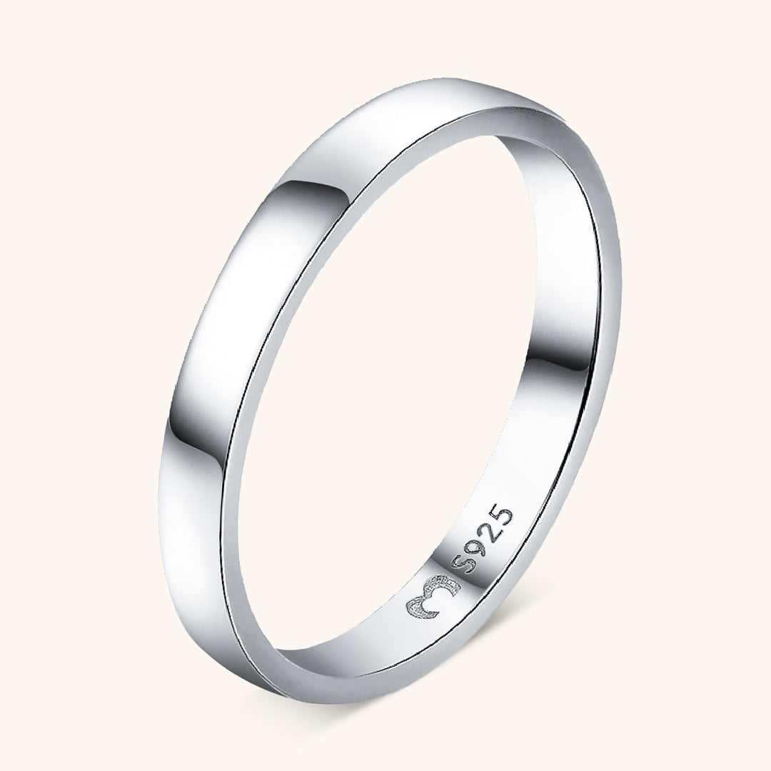 Women's refined sterling silver S925 band ring, elegant and minimalist jewelry for her.