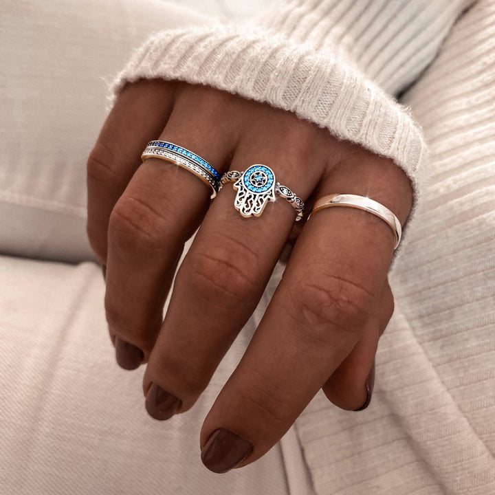 Elegant women's sterling silver S925 band ring, a refined and timeless jewelry piece for daily wear.