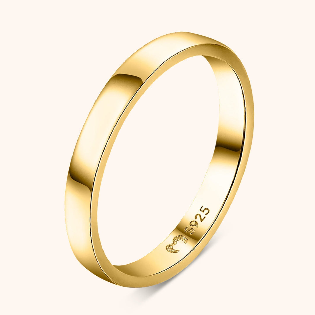 Delicate women's sterling silver band ring, S925 refined jewelry for an elegant and sophisticated look.